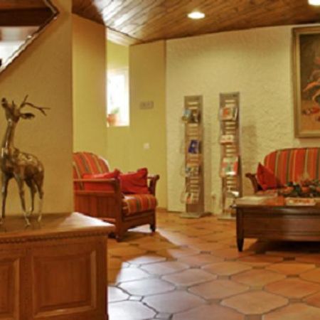 Hostellerie Les Chevreuils Lausanne Interior foto