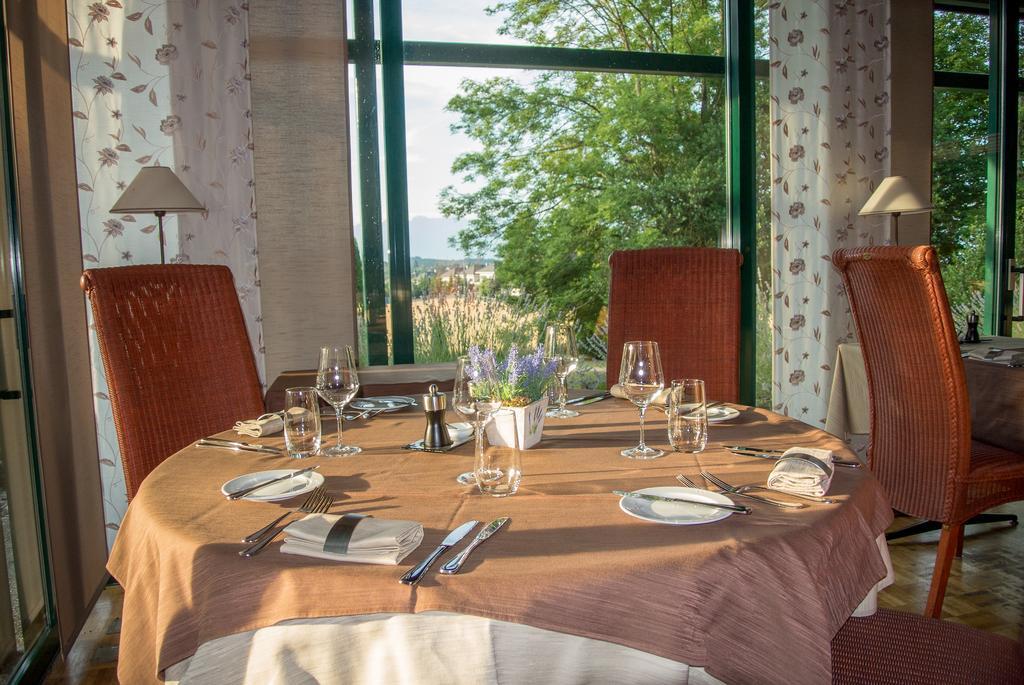 Hostellerie Les Chevreuils Lausanne Bagian luar foto
